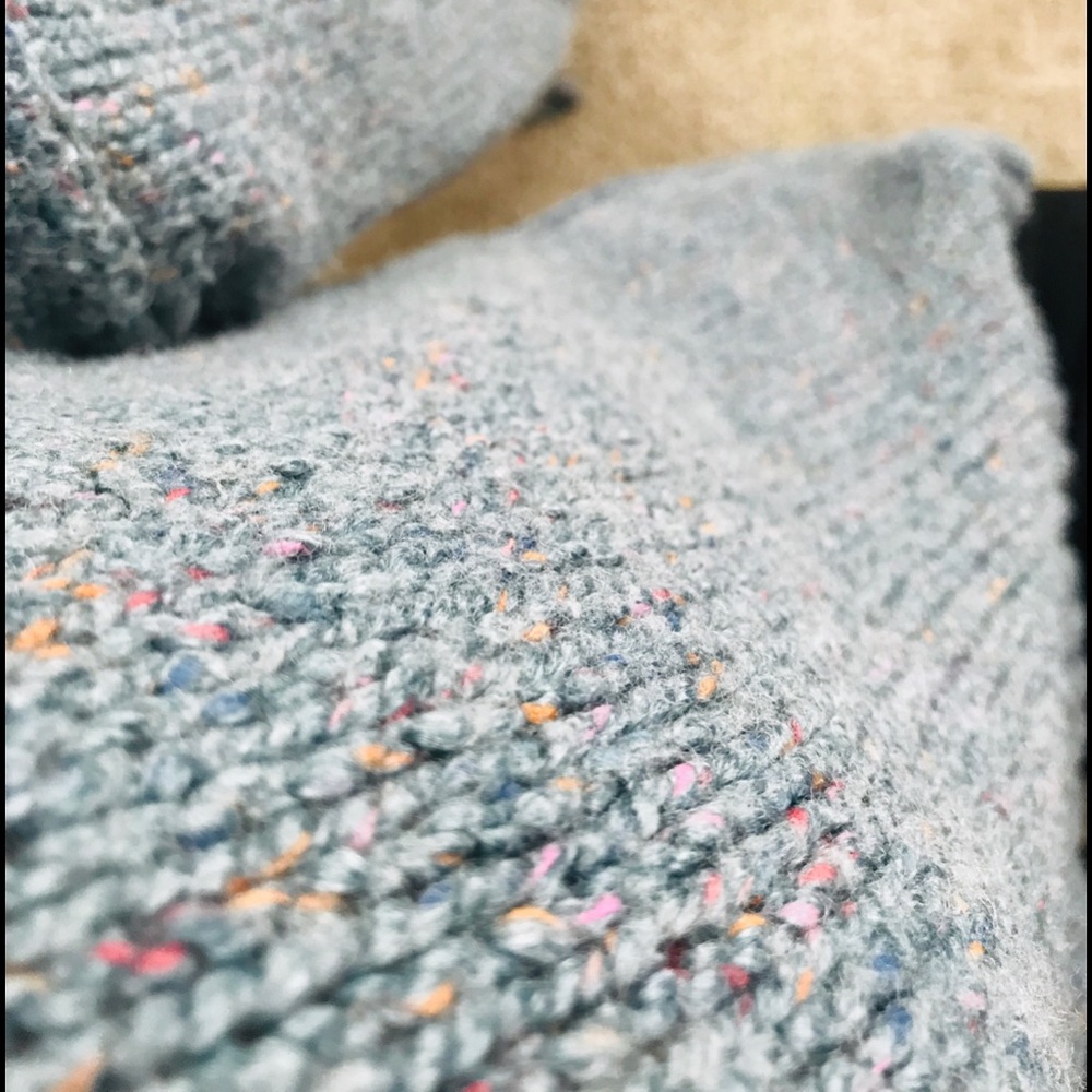 Super cute American Eagle sweater - Picture 5 of 8